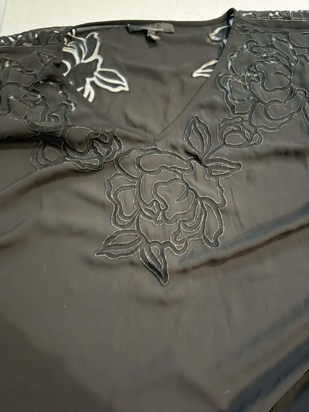 White House Black Market Women's Black V-Neck Floral Embroidered Blouse Top Size